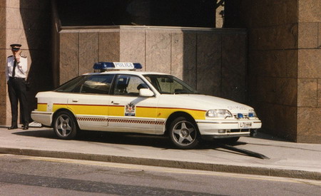 Ford Scorpio на службе полиции Британии